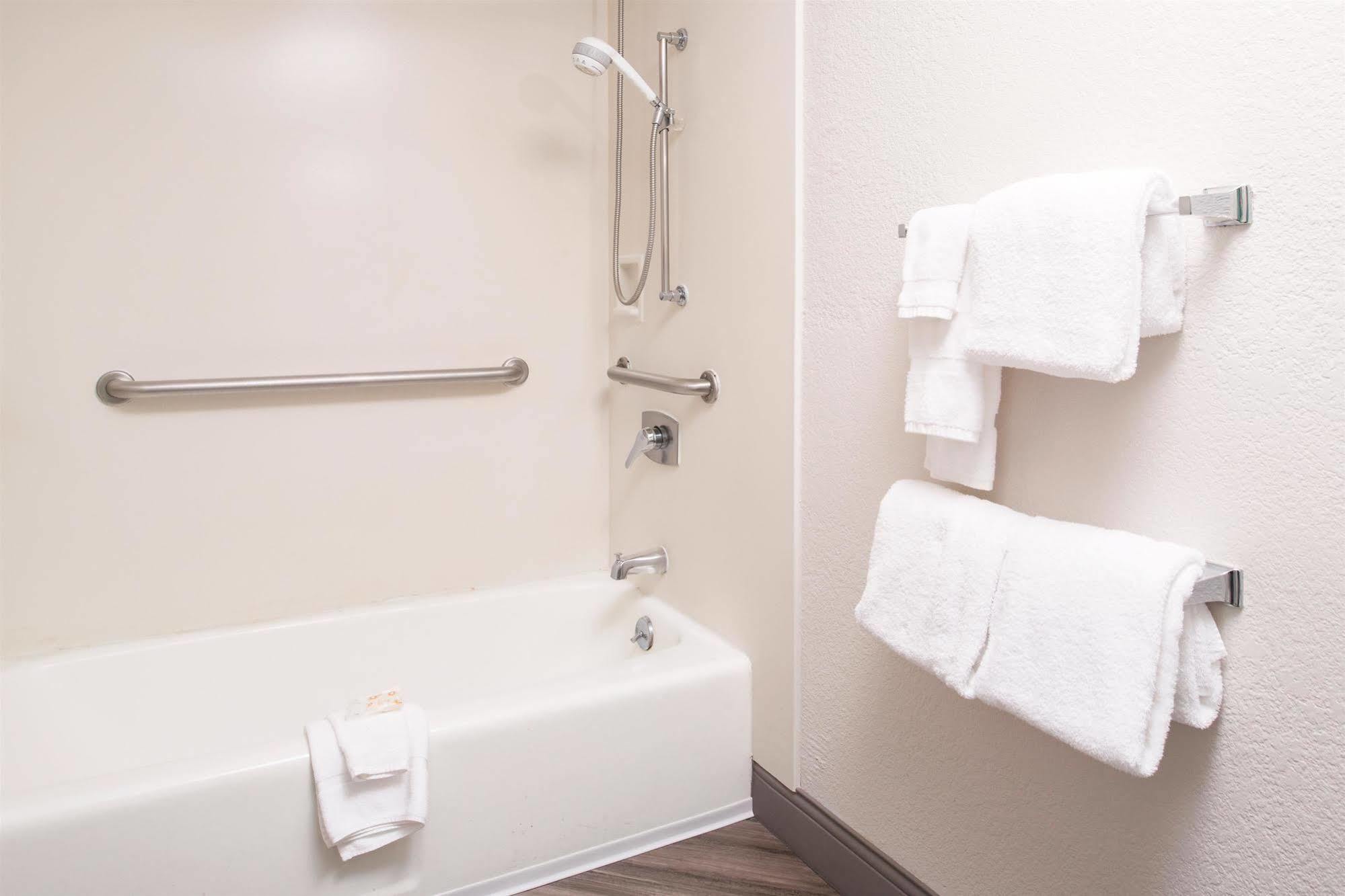 La Quinta By Wyndham Midland